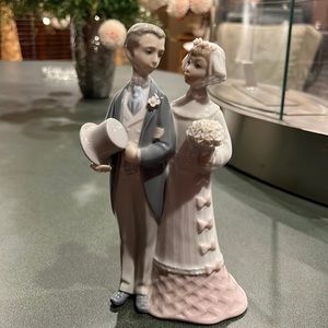 PERFECT FOR A WEDDING GIFT!! Lladro wedding couple figurine!